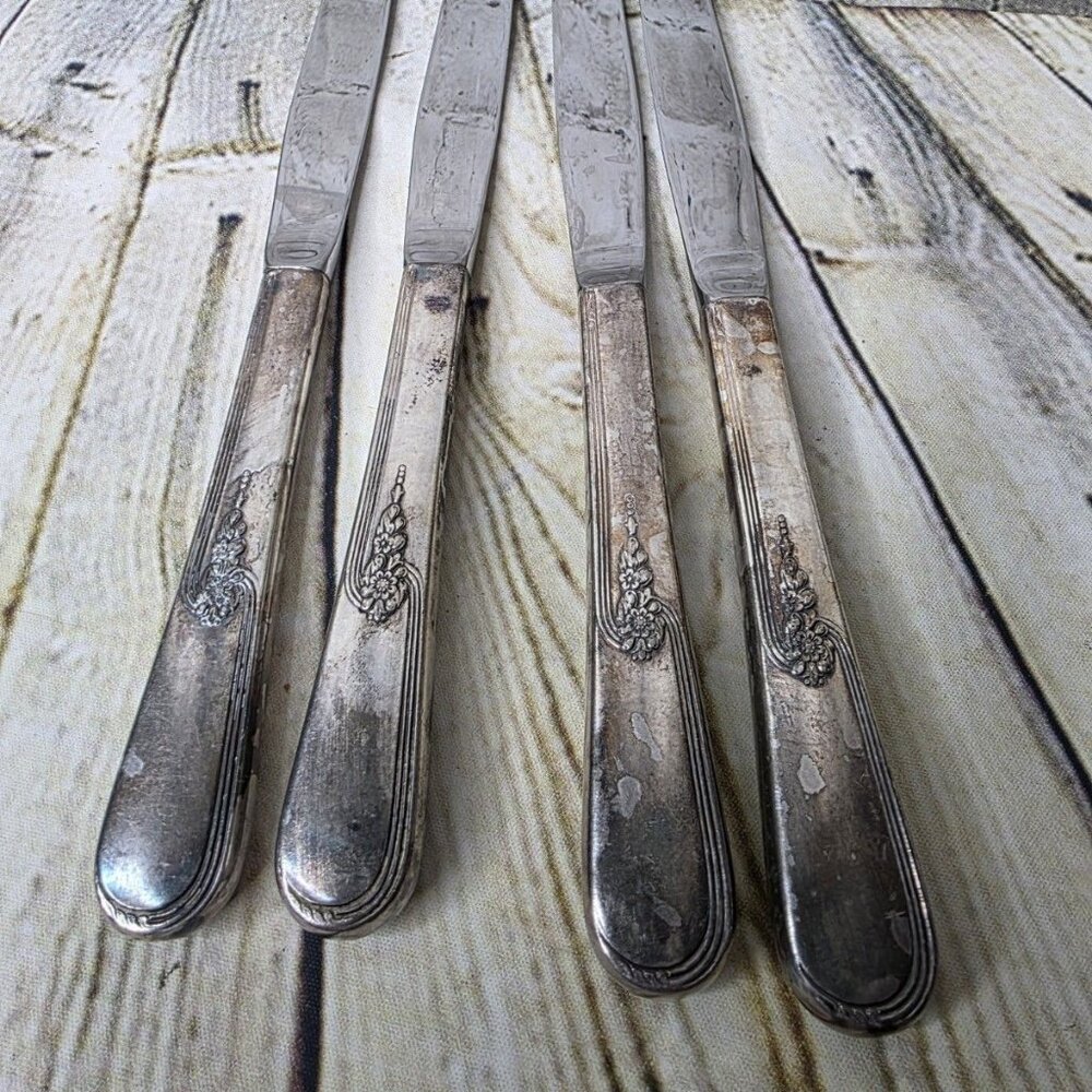 Holmes & Edwards YOUTH I.S. Silverplate Knives Set of 4